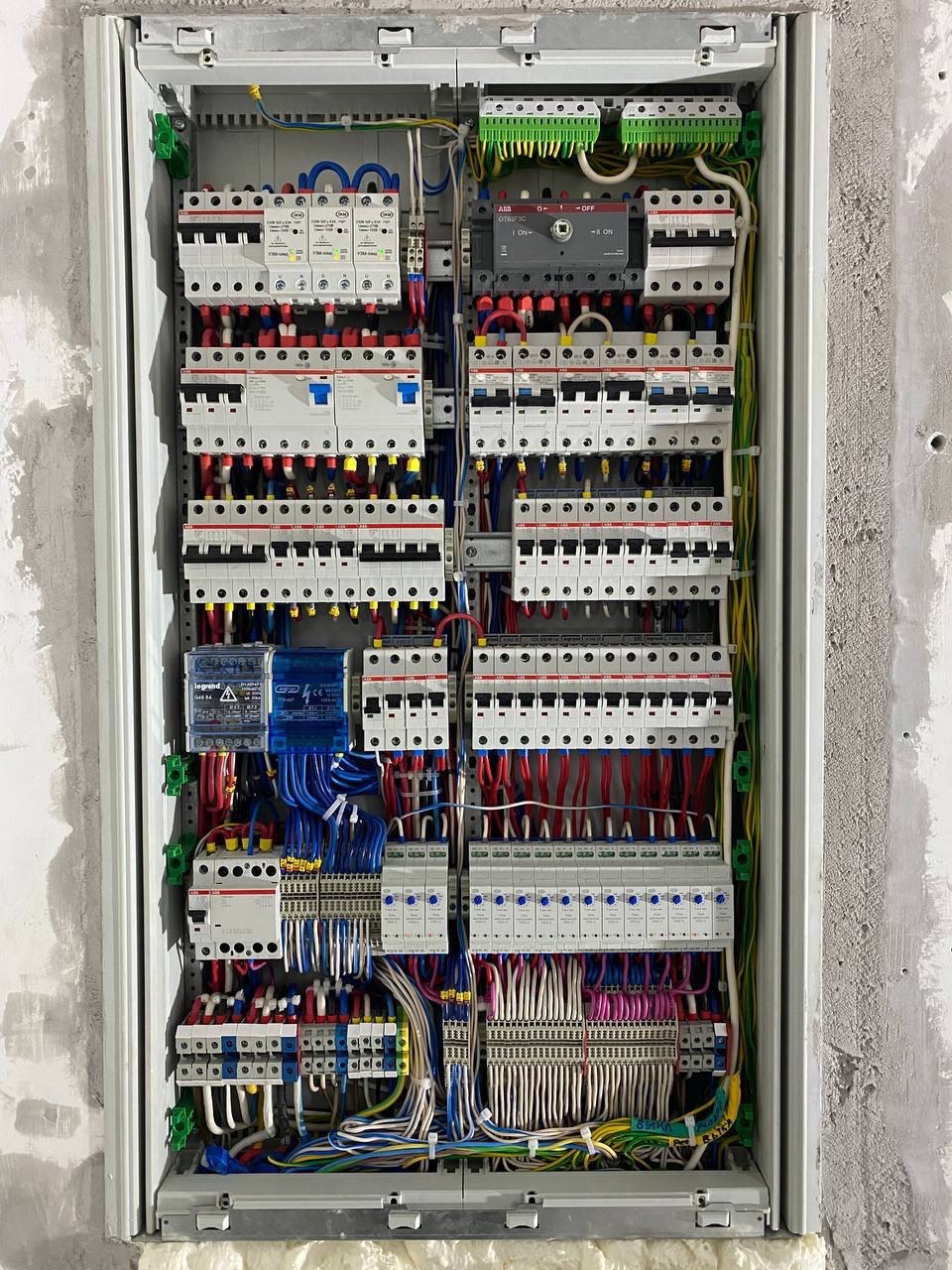 Монтаж электрощита в квартире Москва - электрик ЭлектроМастер