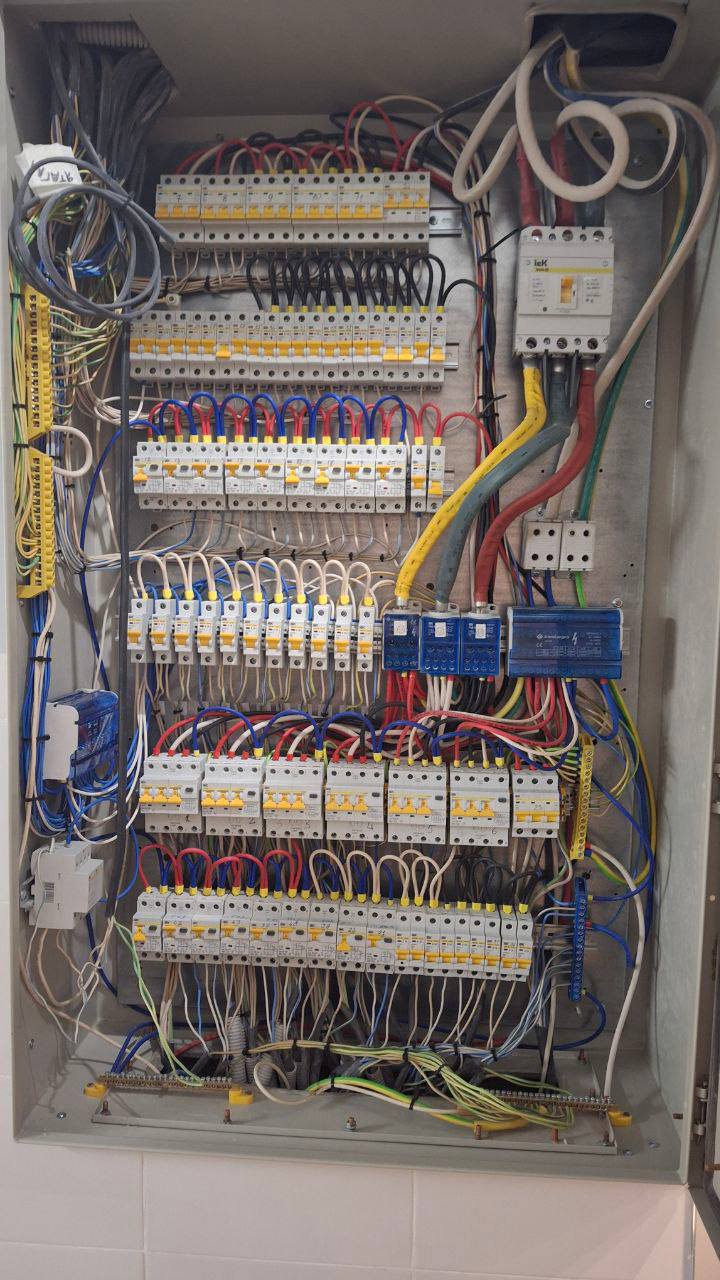 Сборка электрощита